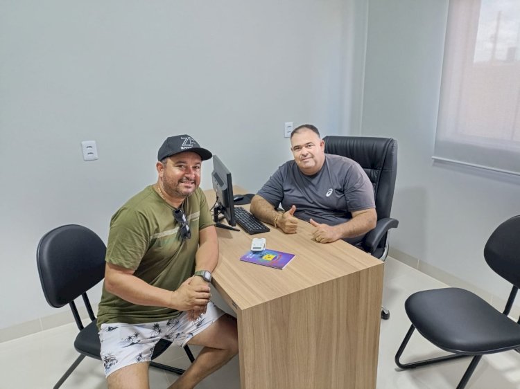 Vereador Professor Erlon, após tomar posse do cargo já começa as atividades, atendendo a população.